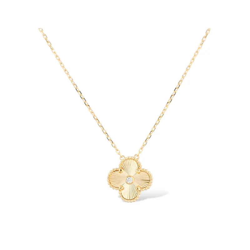 Soleil Ribbed Clover Necklace